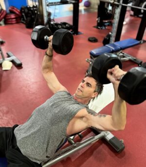 Colin Egglesfield Instagram - Desiring a result is not the same thing as committing to it. What are you committed to?
💫✨💯💪
#agileartist #inspire #wellness #health #workout #weights #trainingday #getit