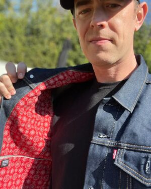 Colin Hanks Instagram - CHECK THIS OUT!!! Anyone who knows me, knows @levis jackets are pretty much my uniform. Thanks to @arkea_shop, not only do I have some new ones to add to my collection, but they are lined with @hankskerchiefs patterns! Beyond thrilled how they turned out. Even have the “hidden pockets” intact. These are custom made so unfortunately they are NOT available at @hankskerchiefs. Hopefully someday we will be able offer these, or something similar, in the future. #hankskerchiefs #levis #levisjacket #custommade #readymade #beready