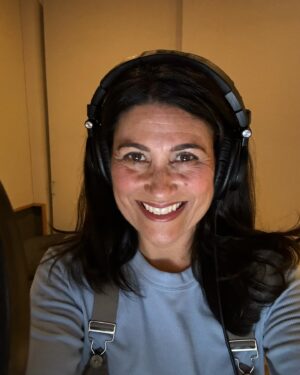 Colleen O'Shaughnessey Instagram - Another fun day in the studio. ❤️🎙️

#voiceover #videogames