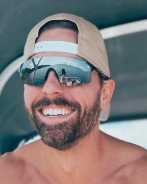 Colt Prattes Instagram - Update : Mya let me drive the boat

Also I finally convinced Ang to be in a photo with me 😎 
___

#lakeliving #boatcaptain #pontoon #pontoonlife #lakelife⚓️ #banff #aigeneratedimages
