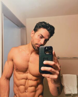 Colt Prattes Instagram - @brian_pruett did it first 

___

#instainspo #motivationalphrases #motivation #inspriationalquotes #shirtlessguy