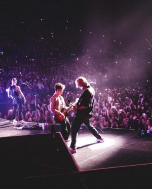 Connor Ball Instagram - Busted’s first album was the first album that ever got me into playing guitar. Had such a blast playing up on stage with the guys last night, thank you so much for having me 🙌🏻 you guys are rockstars

@chazzadnitt 📸
