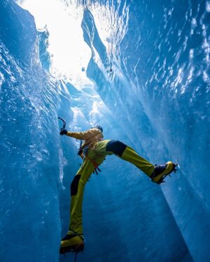 Conrad Anker Instagram - Sharing good and wet moments but always de “bonne humeur “
.
📷 @luxaltius 
.

.

#alpinismo  #climbingphotography #klettern #c_l_i_m_b #climbing_is_my_passion #natgeoyourshot #climbingzine #climbing_worldwide #climbinglife #mountainclimbing #climbingmountains  #climbing_photos_of_instagram #climbingismypassion #alpineclimbing #mountaineering  #climbinginspiration #doyouclimb #accesstheinaccessible #mixedclimbing  #iceclimbingimages  #mountainplanet  #eisklettern #natgeoadventure #thenorthface  #verticallife #isklatring #escaladaenhielo  #climbingpicsofinstagram #arrampicatasughiaccio #climbingworldwide