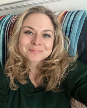 Constance Pittard Instagram - Cheveux neufs! Organisation capillaire prête pour lundi !!!! La première d’Inconstance 🤗