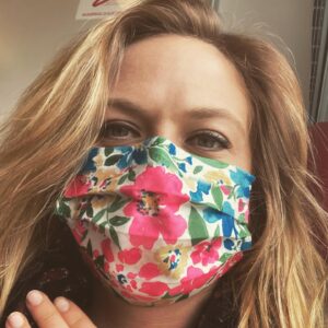 Constance Pittard Instagram - Slip de bain sur mi-visage 
#legendedutableau