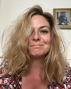 Constance Pittard Instagram - Bonjour les amis!!! Je profite de cette tête de lendemain de fête pour vous annoncer la dernière date de mon spectacle Pot Pourri le 5 décembre dans le magnifique théâtre de Chartres !!!!
Venez venez pour que nous fêtions ça dignement 🤗🤗🤗🤗🤗🤗🤗🤗🤗🤗🤗🤗🤗🤗🤗🤗🤗🤗
https://theatredechartres.notre-billetterie.fr/billets?kld=2324