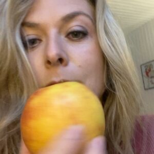 Constance Pittard Instagram - Fruit cul !!!!!