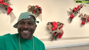 Coodie Simmons Instagram - Sunday Funday with Family! #Me&MyBookey @rachellelacefieldmakeup @ladymatt__ . Congrats @kennedyyanko on our exhibit at #brooklynmuseum . Had to stop by @thecrabbyshack before leaving #brooklyn . Rode pass #thejeffersons building on the way home. Happy Monday!
