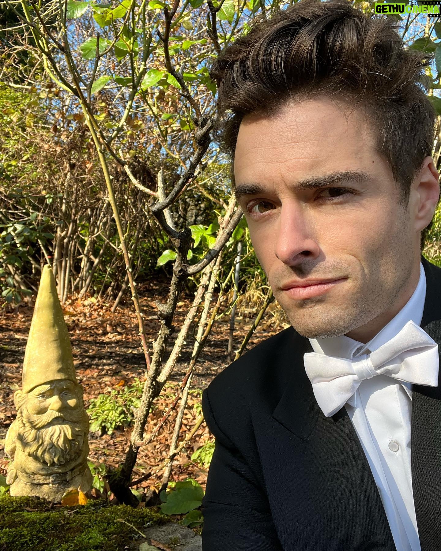 Corey Cott - 6K Likes - Makin movies with my gnomies.