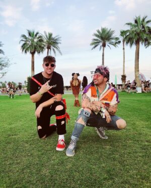 Corey La Barrie Instagram - Get best friends that look at each other and then stunt together 🔥😜
Thanks Coachella for the amazing weekend even know day 2 sucked with food poisoning I came back 💪🏽 😏 also the girl in the back wouldn’t leave with out a picture 😂