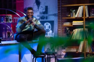 Corneille Instagram - Que des R’nb vibes ce soir à #CorneilleRemixe! Avec @laurence_nerbonne, @zachzoya et le baddest band in town! (link in story)