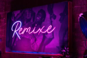 Corneille Instagram - Que des R’nb vibes ce soir à #CorneilleRemixe! Avec @laurence_nerbonne, @zachzoya et le baddest band in town! (link in story)