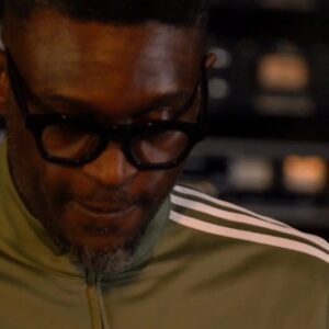 Corneille Instagram - Je suis content que ces moments de création vous plaisent, je reviens bientôt échanger avec vous 🙏🏿