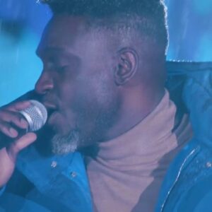 Corneille Instagram - Se séparer du passé avec amour, sans l’effacer,  pour ne pas en rester prisonnier... Voici un extrait de "Bon Voyage" à découvrir sur mon album Encre Rose vendredi prochain et en performance pendant le direct d'Encre Rose L'Expérience le 24.03.22 ! Lien en bio 🎟️