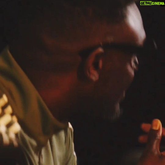 Corneille - 2K Likes - C'est la soul/r&b/funk des années 70-80 qui m'a inspiré "Pause" et l'ambiance de ce prochain album "Encre Rose". Voici un extrait studio avec @cousinhubz!