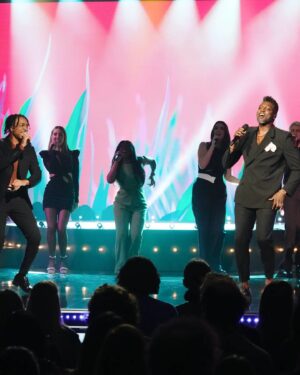 Corneille Instagram - Moment magique avec les académiciens et @dashny_j hier!!! Merci à tous! @staracademietva
© @bertexertier