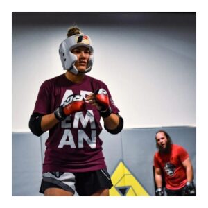 Cortney Casey Instagram - Its Monday B! €hes Lets Do This!!! Dont be like @mmabrightwell..lol #AZ #MondayVibes #Apeman #LabElite #SlowFeetDontEat
📸:@fightography