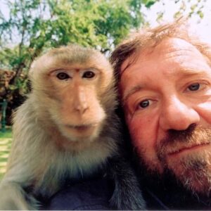 Coşkun Aral Instagram - Adım attığım tüm coğrafyalardan, tanık olduğum tüm savaşlardan ve felaketlerden anladığım bir şey varsa, başımıza gelen ve gelecek tüm kötülüklerin arkasında insanın kibri olduğudur. Tür fark etmeksizin, öldürerek yaşatamazsın. 

#YasaGeçirilemez 
#KatliamıYasasınaHayır
#SokakHayvanlarıYalnızDeğil