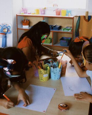 Costanza Andrade Instagram - Estoy muy feliz de ser embajadora y voluntaria en @hogardulcehogar.iap . Refugio amoroso para niñxs en condiciones inciertas . 

Fundaciones como esta necesitan de nuestra cooperación y apoyo! Volvamos a creer en la sociedad civil y en su asociación . La infancia requiere amor y guía , ser protegida y nutrida por personas sanas , comprometidas y preparadas . Para esto se necesitan recursos económicos, no solo en especie . 

Un niñx, un día a a la vez .
Quieres ayudar o tienes dudas? Mándame DM !

Fotos de @montufax