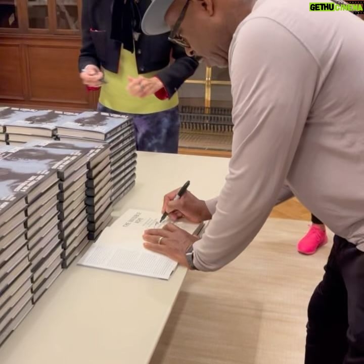 Courtney B. Vance - 1K Likes - Day 2 of The Invisible Ache book tour: @drrobinlsmith and I started off the day in NYC with @gayleking @nateburleson and @cbsmornings, then off to Baltimore to @prattlibrary. B-More, y’all came through! Thank you for spending the evening with us! Today is Washington DC at @fox5dc in the morning and the #MLKLibrary with @mahoganybooks! DC, we can’t wait to see you!