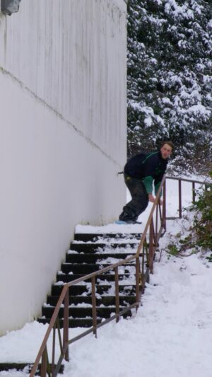 Craig McMorris Instagram - Another one from out East 🤝

🔗 link in bio to watch more!

#Snowboard #Snowboarding #Snow #WinterSports
