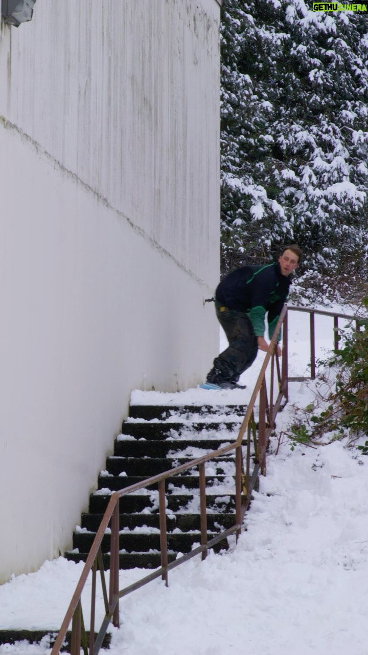 Craig McMorris - 3.2K Likes - Another one from out East 🤝
🔗 link in bio to watch more!
#Snowboard #Snowboarding #Snow #WinterSports