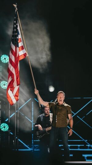 Craig Morgan Instagram - Great time celebrating country music last week 🇺🇸 #CMAFest

🎥: @gicker