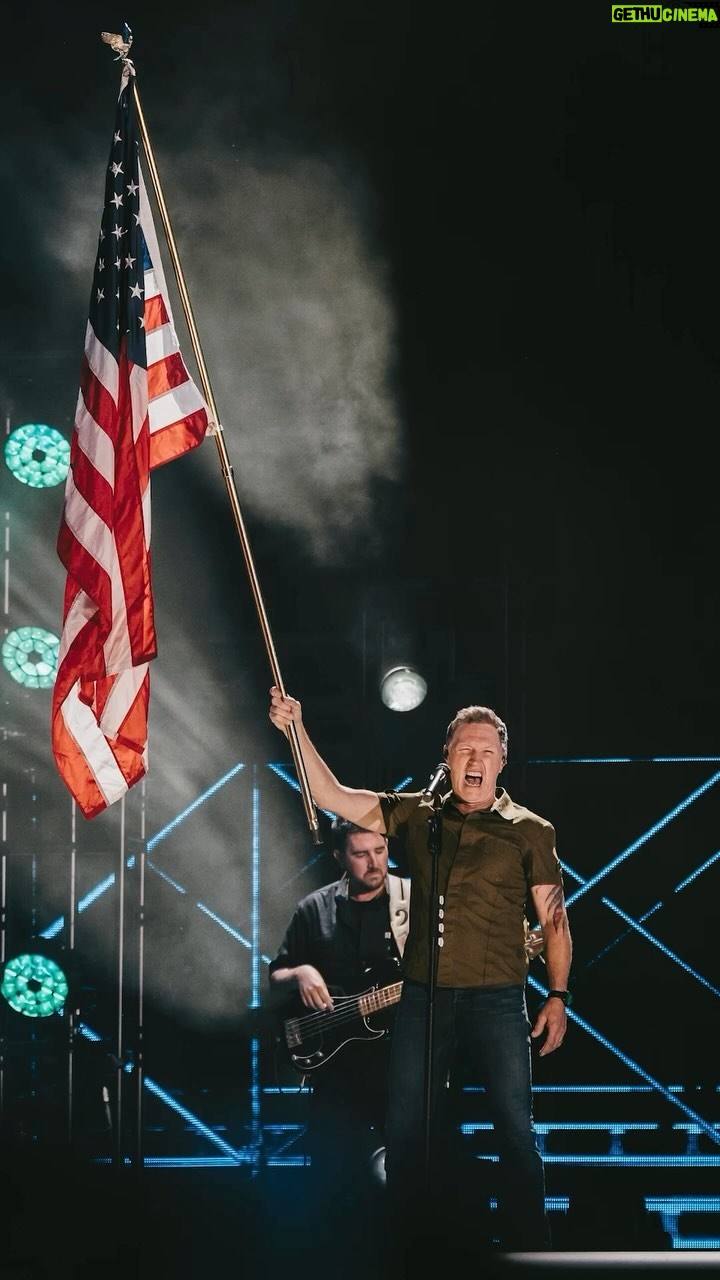 Craig Morgan - 0.9K Likes - Great time celebrating country music last week 🇺🇸 #CMAFest
🎥: @gicker