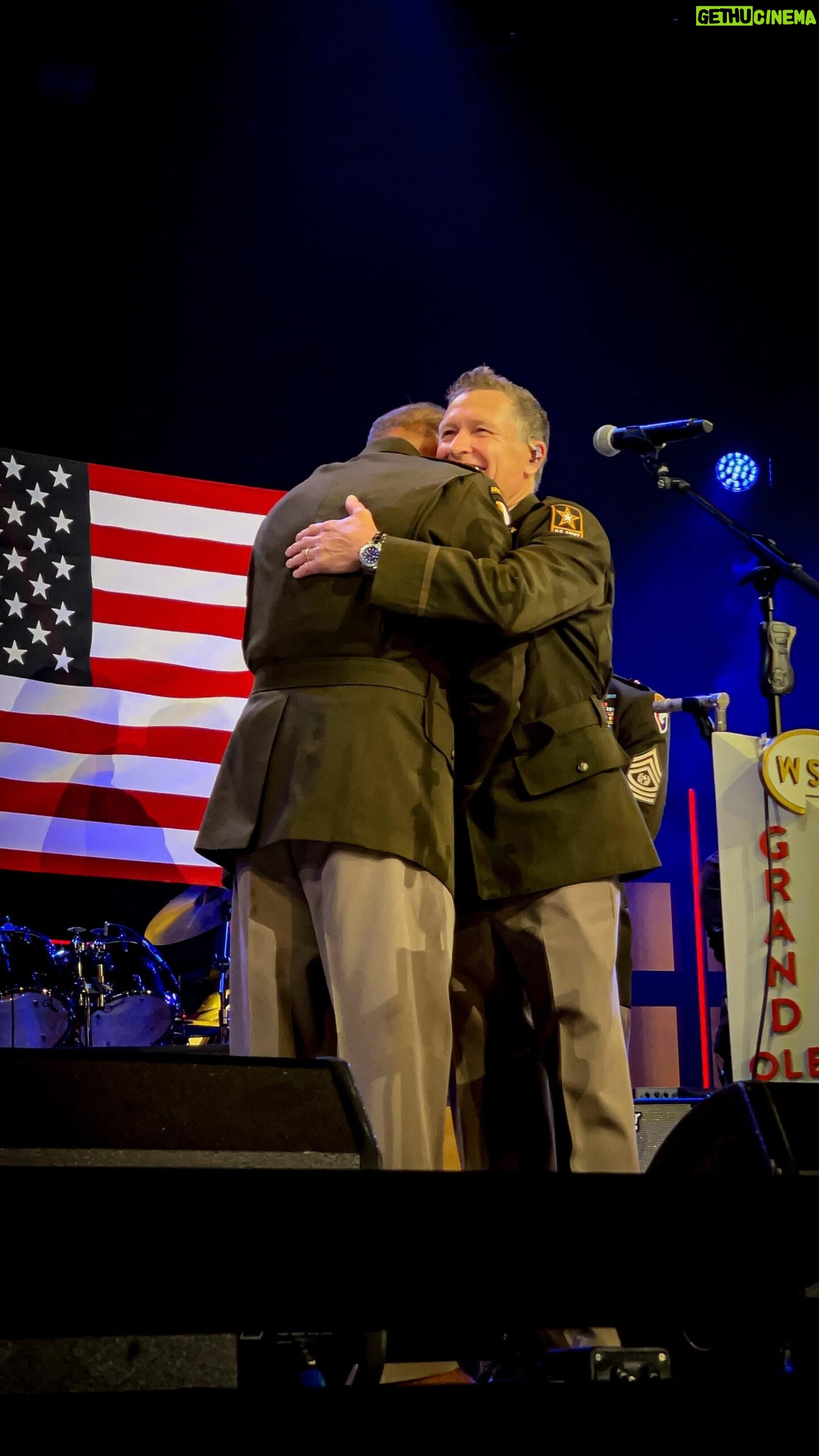 Craig Morgan - 18.5K Likes - Opry Member Craig Morgan surprised the Saturday Night Opry by enlisting and being sworn into the U.S. Army Reserve . 🇺🇸
We’re so proud of you, Craig!