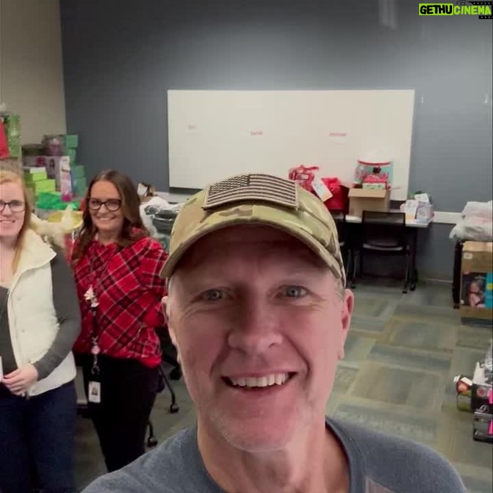 Craig Morgan - 1.1K Likes - Thank you to everyone in the community who helped with Christmas for the kids with the angel tree especially Ann Petty, Heather Little, Karen Greer and Boardable 615 , and TriStar Bank for hosting the trees. God Bless the children. Merry Christmas