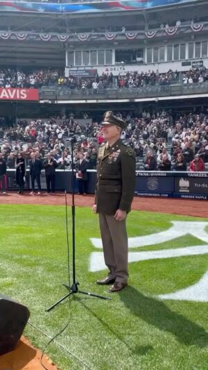 Craig Morgan Instagram - It was an honor to sing the National Anthem at the @yankees home opener yesterday! #USArmy #USArmyReserve @usarmy @usarmyreserve @313armyband