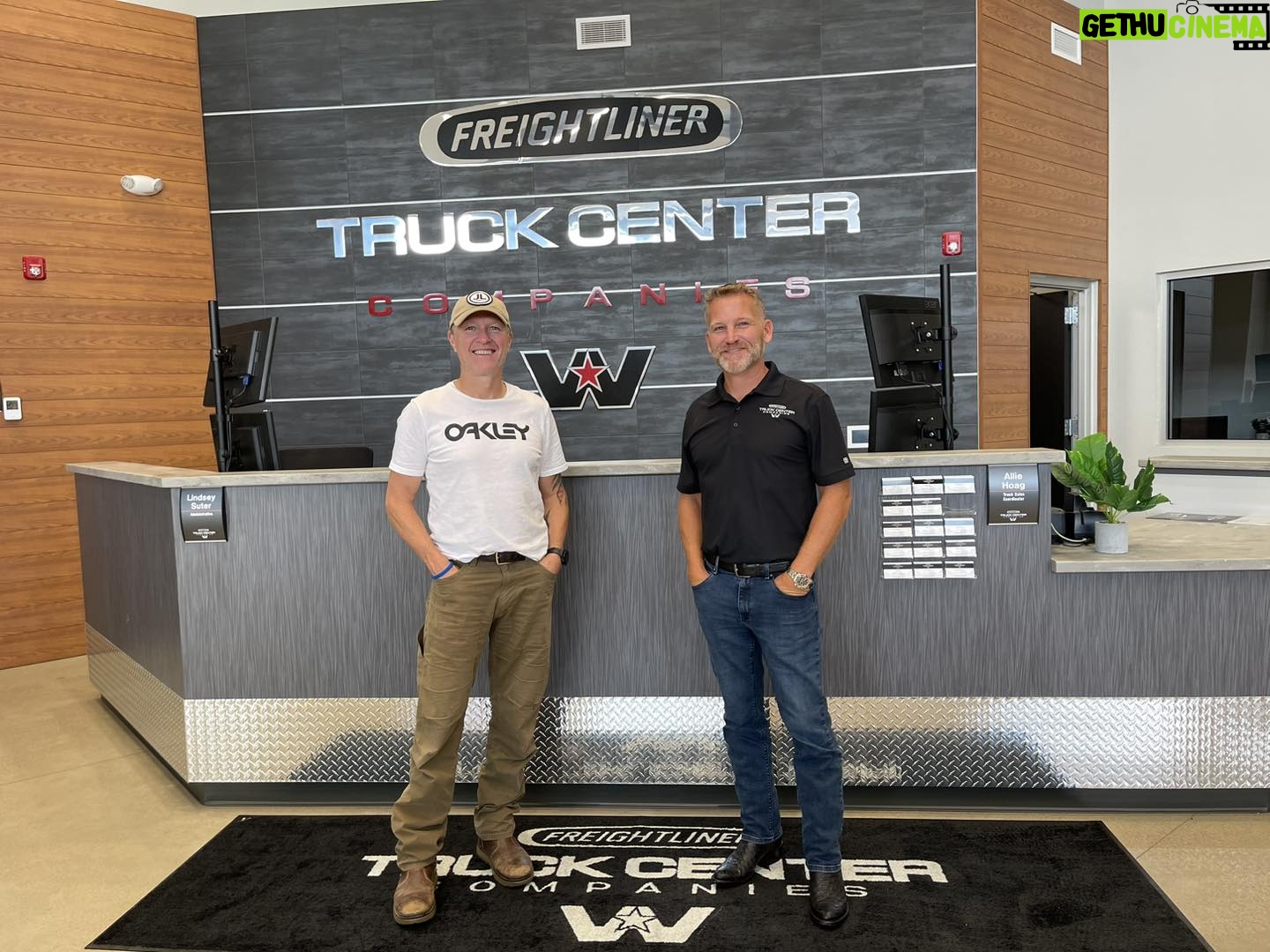 Craig Morgan - 857 Likes - Excited to be doing a show tonight with our trucking partner Truck Center Companies. Honored to be working with a company who are so passionate about working with our veterans. #country #countrymusic #trucking
#veterans
