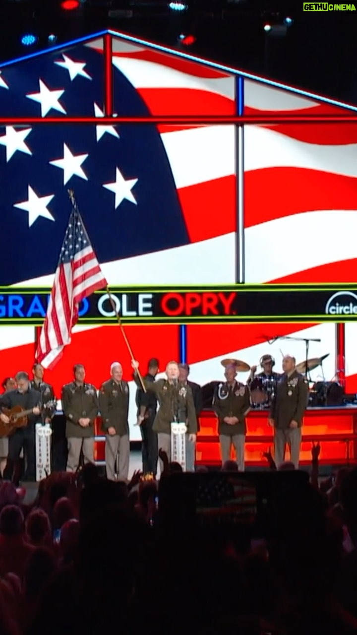 Craig Morgan - 15.6K Likes - Every #VeteransDay I reflect on my time in the @usarmy. This year, it’s an honor to be a part of the @usarmyreserve. I consider it a true privilege to work with what I believe are the greatest of Americans, my fellow soldiers. Thank you to all the men and women who have so bravely served our country today and every day. 🇺🇸 #ArmyVeteransDay #BeAllYouCanBe