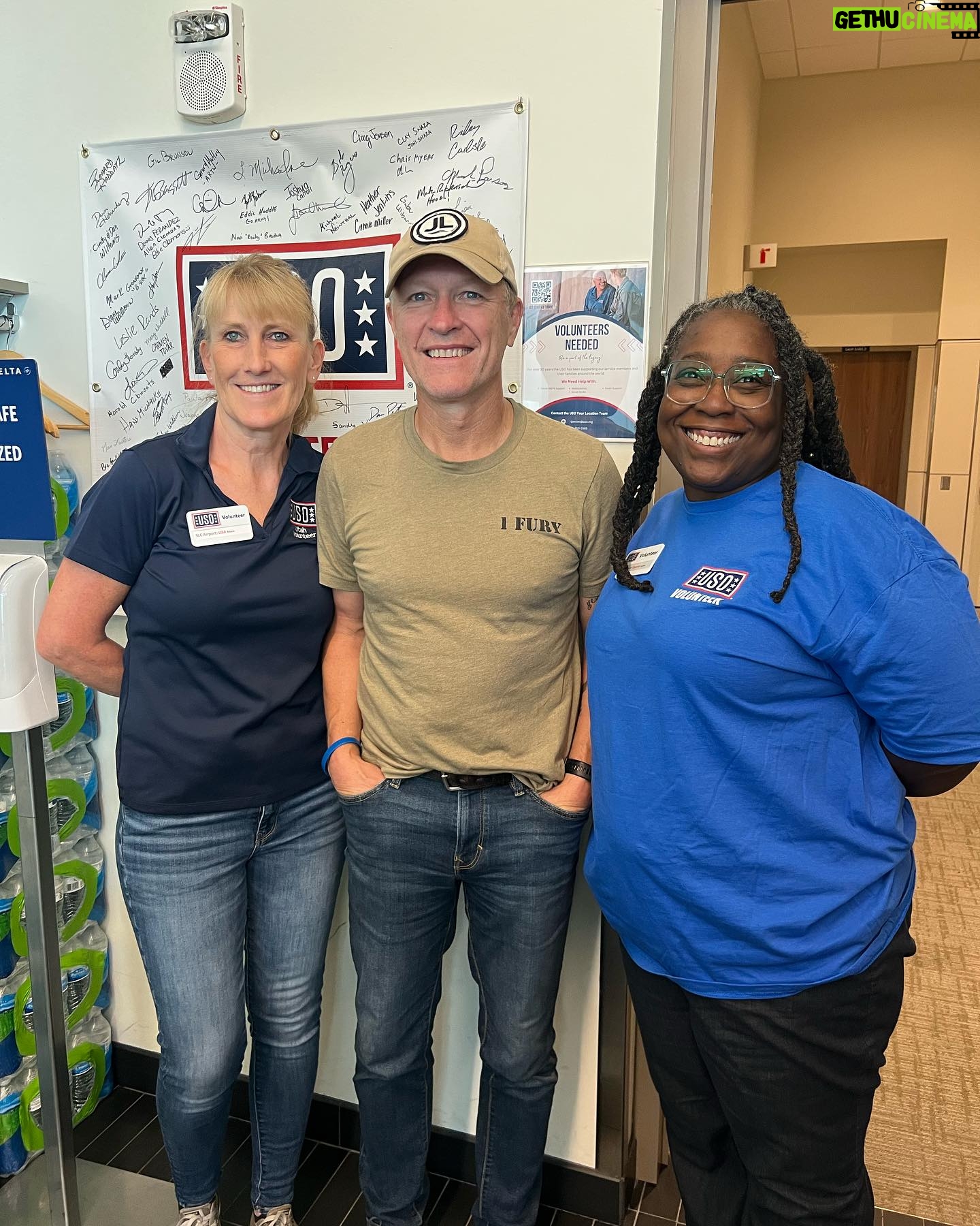 Craig Morgan - 1.7K Likes - Stopped in the USO center at the airport in Salt Lake City to say thank you to our volunteers. These centers give the soldiers a place to go. Sit relax, have snacks and drinks. God bless y’all. #uso #godfamilycountry #freedom #army #usarmyreserves