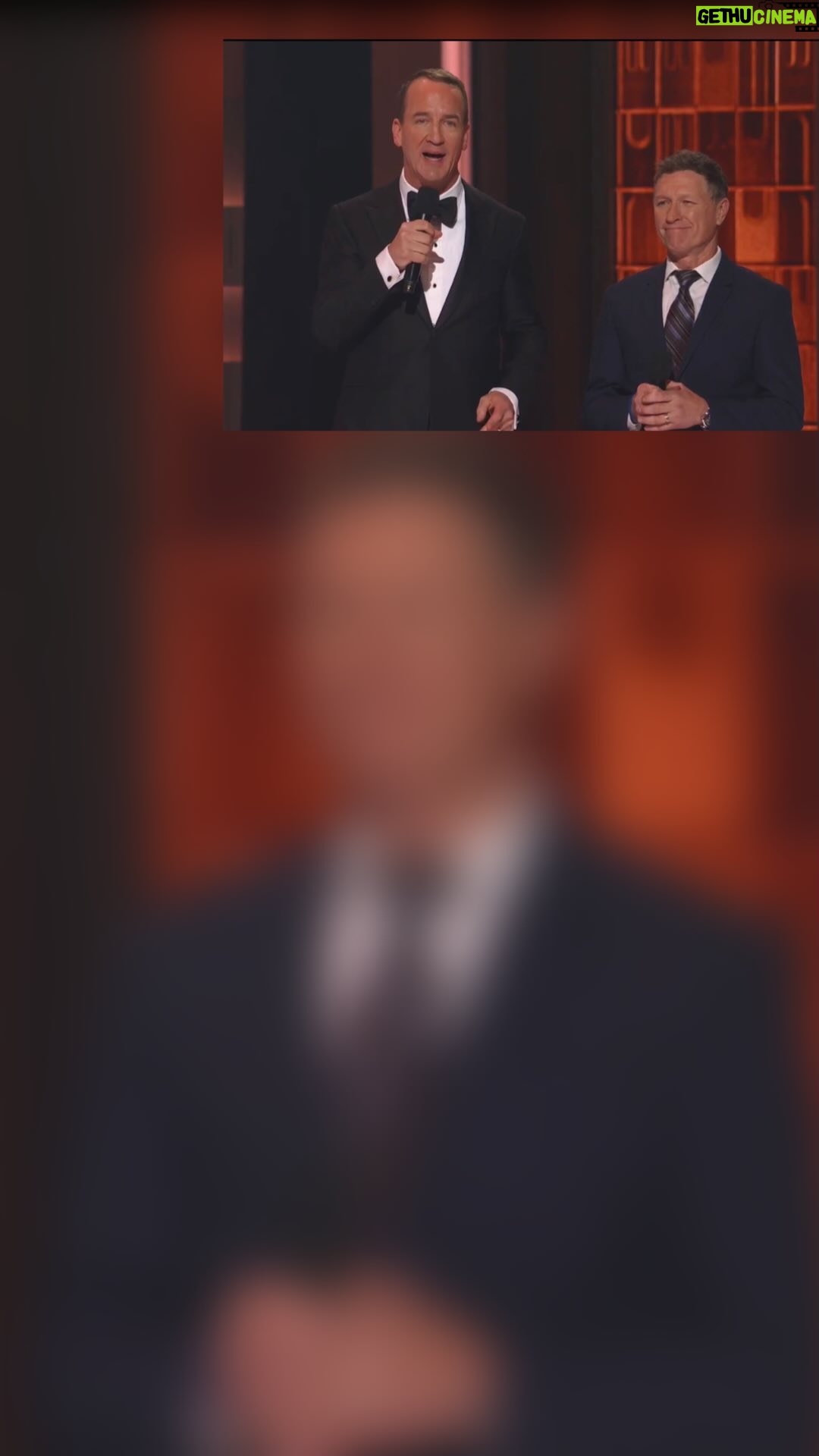 Craig Morgan - 3.7K Likes - Special moment at the #CMAawards. Thank you @peytonmanning 🇺🇸 #ArmyVeteransDay #BeAllYouCanBe