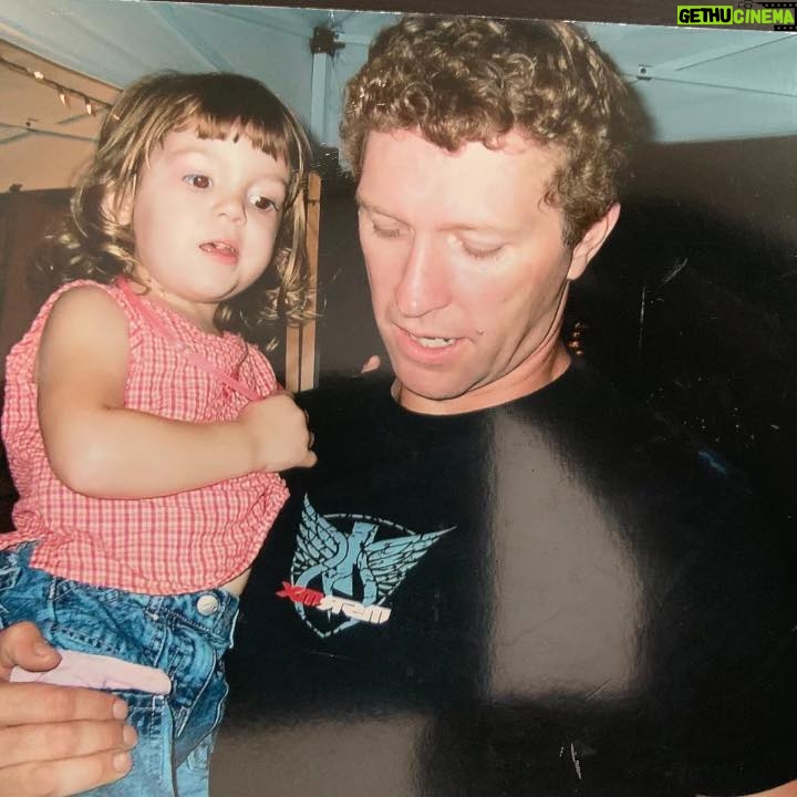 Craig Morgan - 2.9K Likes - Throw back Thursday. You never know the impact you may have on people. The young lady in this picture is the niece of one of the songwriters of That’s what I love about Sunday. She will be swearing in to the Kansas national guard this month. Be All You Can Be Kassandra #army #beallyoucanbe #country #america #usa #godfamilycountry