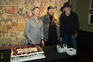 Craig Morgan Instagram - Celebrating 15 years at the @opry with some good friends! Thank you to @jellyroll615, @traceadkins, @sixstringsoldiers and everyone else who joined us last night!