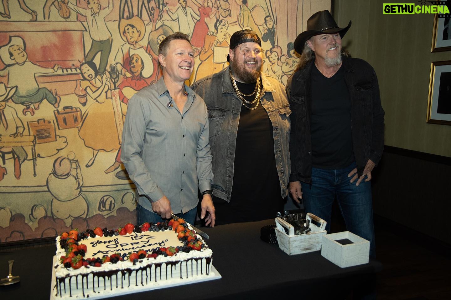 Craig Morgan - 3.3K Likes - Celebrating 15 years at the @opry with some good friends! Thank you to @jellyroll615, @traceadkins, @sixstringsoldiers and everyone else who joined us last night!