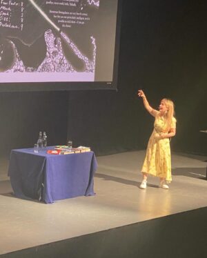Cressida Cowell Instagram - Thankyou to all the schools who came to my event at the Warwick arts centre, and to everyone who came to the signing at @kenilworthbooks afterwards…here with the very wonderful @debtex69 who organised this event so beautifully, the team at @kenilworthbooks and some of the kids and their parents who came along on such a beautiful day #❤️📚