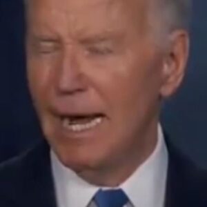Cristián Contreras Radovic Instagram - OTRO PAPELÓN DEL VIEJO BIDEN @potus 🇺🇲
La maldición de Tecumseh está a punto de cumplirse. 

✅️⚖️ #FuerzaDeCentro 🏹 Inscríbete aquí 🇨🇱👉 
https://partidos.servel.cl/afiliacion