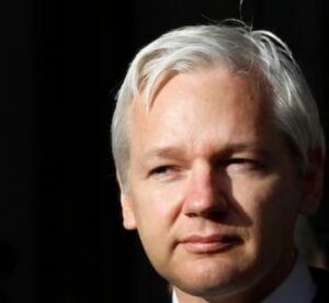 Cristián Contreras Radovic Instagram - JULIAN LIBRE‼️ 
Julian Assange se declarará culpable ante la justicia de los EEUU 🇺🇲 y quedará en libertad.

✅️⚖️ #FuerzaDeCentro 🏹 Inscríbete aquí 👉 
https://forms.gle/V9qJf2citBEsUJBJ6