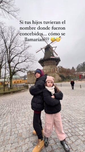 Cristián Sánchez Instagram - Empezamos nosotros: Auto y Amsterdam ✈️😱😅❤️ @dianaboloccof