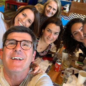 Cristián Sánchez Instagram - Nos conocimos hace más de 20 años haciendo el matinal del 13 VIVA LA MAÑANA ☀️… y esa amistad sigue hasta hoy!!!! Mucha risa… 🤣 Los quiero!!!! 😍❤️