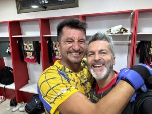 Cristián Sánchez Instagram - Qué linda despedida del LOCO 🤪 @nicoperic ❤️ Rodeado de puros cracks!!!! Te quiero Nico, eres un tipazo!!!! ❤️😘
