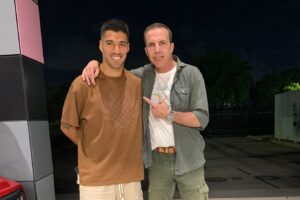 Cristóbal Soria Instagram - Mis sobrinos…♥️♥️♥️♥️
@leomessi @jordialbaoficial @luissuarez9 @5sergiob 

Agradecido siempre @intermiamicf @wecaptureit.agency #pepecosta