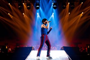 Crowd Lu Instagram - 生日當天演唱會結束，
我真的直接瘦兩公斤，
是不是因為我們跳了一整晚啊？

還在回味，謝謝高雄🍻
很快中秋台北小巨蛋見❤️‍🔥❤️‍🔥❤️‍🔥

謝謝所有參與的朋友們

主辦單位：寬宏藝術經紀股份有限公司、添翼文創事業有限公司
出品總策劃：添翼文創事業有限公司演出：鍾成虎
節目總監 鍾成虎
音樂總監 黃少雍
開場音樂編曲 ：黃少雍、王韻筑
直笛隊 / 管樂編曲 ：王韻筑

演唱 / 吉他 / 鋼琴 Vocal / Guitar / Piano：盧廣仲
樂團團長 / 鍵盤 Band Leader / Keyboard：張瀚中
鍵盤 Keyboard：張少瑜
吉他 Guitar ：翁光煒
貝斯 Bass：柯遵毓
鼓組 Drums：黃郁婷、賴聖文
小號 Trumpet：邱建二
長號 Trombone：鄧世偉
薩克斯風 Saxphone：蘇聖育、魯湘永餓
藝人舞台技師 Roadie：黃維凡
電腦編程 Programer：楊程淵
直笛隊 Straight Flute Orchestra：YmYRE 陽明國中青少年木笛合奏團、校長 張永芬

導演 ：周谷淳
執行導演 ：李宜螢
製作統籌 / 舞台監督 ：程壬杰
舞台執行 ：ZHU JIAN ZHONG、鍾皓雲、李建德、李妍霈
視覺設計 / 統籌 ：遊樂製品
視覺執行 ：李祥麟、戴琬婷
開場及中場影像製作 ：劉明群
音響工程師 ：夏傑
音響工程師 ：林宗磊
多軌錄音 ：楊大緯
多軌錄音助理 ：徐珞桓

導播 ：光頭
助理導播 ：鄭佳文
燈光設計 / 工程 ：吳玉麟、林佳徹
燈光執行 ：吳玉麟、林佳徹、林雅筑
雷射設計 ：黃朝偉
雷射執行 ：黃朝偉
舞台設計 ：FREES自由的設計 馮建彰 黃羿偉 廖祺惠
硬體統籌 ：吳皇達
工程統籌 ：易善茹、段凱婷
舞台工程 ：城鎮事業有限公司
燈光工程 ：台灣藝能工程
音響工程 ：穩立舞台音響燈光工程有限公司
樂器工程 ：穩穩的國際娛樂有限公司
視訊工程 ：台灣藝能工程 / 成陽傳播事業有限公司
結構工程 ：台灣藝能工程 / 鑫銳結構工程
伺服馬達工程 ：城鎮事業有限公司
特效工程 ：宏益舞台特效有限公司
雷射工程 ：小小工作室
轉播錄影工程 ：無限映像製作有限公司@電力工程 Power Engineering：鴻州企業有限公司

造型總監Stylist：Melina Chen_雙陸時尚
造型助理 ：Alice Yueh、Joy Fan_雙陸時尚
化妝 Make Up：美少女工作室 簡偉文
化妝助理 ：Nita
髮型 Hair Stylist：Flux Réel Hair Boutique Keanu Mei
髮型助理 ：Flux Réel Hair Boutique Nini
裁縫師 Tailor：Amy 許秀欣

演唱會專案統籌 ：余亭甫
演唱會專案執行統籌 ：廖鎧、温喻評
演唱會宣傳統籌 ：王雅新
演唱會宣傳執行 ：陳孟伶、蔡宛妮
演唱會現場票務協力 ：鄭雅玲

演唱會企宣 Marketing & Promotion：添翼創越工作室
企宣統籌 ：討海人
企劃主管 Marketing Supervisor：洪維聯
企劃執行 Marketing Executive：黃云柔、張皓晴
宣傳主管 Promotion Supervisor：洪詩婷
宣傳執行 Promotion Executive：洪維聯、黃云柔、洪宥鈞
演唱會行政 Administration：沈佑靜、陳鈺瀅
演唱會交通：小賢哥、佘大哥

主視覺設計 ：洪維聯、www.ddd.pizza、楊鎮源
主視覺拍攝 ：陳藝堂
週邊商品設計 ：盧廣仲、洪維聯
週邊商品及專輯販售 ：FIGHT30
平面紀錄 Photographer：李彥勳、黃品媛、巫妍潔、Mark Cheng、Jesse 、Johnny 
新聞帶剪接 ：謝長宏
影像紀錄 Videographer：沉睡島影像 Slumberland Vision - 謝長宏、陳佑筑、陳泓旭、章弘毅、郭彥澤、陳翔科、邵安澤、王建智、黃賢進、李金勳
花絮側拍 Behind the scenes：陳佑筑

添翼創越工作室
公關宣傳經紀經理 ：洪詩婷
經紀副理 ：程壬杰
資深宣傳經紀執行 ：沈佑靜
經紀執行 ：陳鈺瀅
演出製作副理 ：程壬杰
製作執行導演  周谷淳
製作主任 ：黃維凡
資深製作執行 ：楊程淵
製作助理 ：李妍霈
企劃新媒體經理 ：洪維聯
資深企劃新媒體執行 ：黃云柔
企劃執行 ：張皓晴
會計 ：吳美秀
行政 ：莊雅婷
版權 / 法務專員 ：何敏綺

售票系統：添翼售票網
演出場地 ：高雄巨蛋
指定住宿：H2O水京棧國際酒店、Hotel Dua

照片by @jessemusicphoto