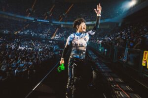 Crowd Lu Instagram - 再次感謝所有‘勵志的團圓’演唱會
的與會人員，謝謝你的加入!!!

下一步，準備新專輯!!!

📷： @jauchen3  @roninlee.tw 

#勵志的團圓 
#新唱片你想聽到什麼