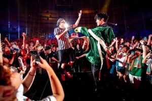 Crowd Lu Instagram - 生日當天演唱會結束，
我真的直接瘦兩公斤，
是不是因為我們跳了一整晚啊？

還在回味，謝謝高雄🍻
很快中秋台北小巨蛋見❤️‍🔥❤️‍🔥❤️‍🔥

謝謝所有參與的朋友們

主辦單位：寬宏藝術經紀股份有限公司、添翼文創事業有限公司
出品總策劃：添翼文創事業有限公司演出：鍾成虎
節目總監 鍾成虎
音樂總監 黃少雍
開場音樂編曲 ：黃少雍、王韻筑
直笛隊 / 管樂編曲 ：王韻筑

演唱 / 吉他 / 鋼琴 Vocal / Guitar / Piano：盧廣仲
樂團團長 / 鍵盤 Band Leader / Keyboard：張瀚中
鍵盤 Keyboard：張少瑜
吉他 Guitar ：翁光煒
貝斯 Bass：柯遵毓
鼓組 Drums：黃郁婷、賴聖文
小號 Trumpet：邱建二
長號 Trombone：鄧世偉
薩克斯風 Saxphone：蘇聖育、魯湘永餓
藝人舞台技師 Roadie：黃維凡
電腦編程 Programer：楊程淵
直笛隊 Straight Flute Orchestra：YmYRE 陽明國中青少年木笛合奏團、校長 張永芬

導演 ：周谷淳
執行導演 ：李宜螢
製作統籌 / 舞台監督 ：程壬杰
舞台執行 ：ZHU JIAN ZHONG、鍾皓雲、李建德、李妍霈
視覺設計 / 統籌 ：遊樂製品
視覺執行 ：李祥麟、戴琬婷
開場及中場影像製作 ：劉明群
音響工程師 ：夏傑
音響工程師 ：林宗磊
多軌錄音 ：楊大緯
多軌錄音助理 ：徐珞桓

導播 ：光頭
助理導播 ：鄭佳文
燈光設計 / 工程 ：吳玉麟、林佳徹
燈光執行 ：吳玉麟、林佳徹、林雅筑
雷射設計 ：黃朝偉
雷射執行 ：黃朝偉
舞台設計 ：FREES自由的設計 馮建彰 黃羿偉 廖祺惠
硬體統籌 ：吳皇達
工程統籌 ：易善茹、段凱婷
舞台工程 ：城鎮事業有限公司
燈光工程 ：台灣藝能工程
音響工程 ：穩立舞台音響燈光工程有限公司
樂器工程 ：穩穩的國際娛樂有限公司
視訊工程 ：台灣藝能工程 / 成陽傳播事業有限公司
結構工程 ：台灣藝能工程 / 鑫銳結構工程
伺服馬達工程 ：城鎮事業有限公司
特效工程 ：宏益舞台特效有限公司
雷射工程 ：小小工作室
轉播錄影工程 ：無限映像製作有限公司@電力工程 Power Engineering：鴻州企業有限公司

造型總監Stylist：Melina Chen_雙陸時尚
造型助理 ：Alice Yueh、Joy Fan_雙陸時尚
化妝 Make Up：美少女工作室 簡偉文
化妝助理 ：Nita
髮型 Hair Stylist：Flux Réel Hair Boutique Keanu Mei
髮型助理 ：Flux Réel Hair Boutique Nini
裁縫師 Tailor：Amy 許秀欣

演唱會專案統籌 ：余亭甫
演唱會專案執行統籌 ：廖鎧、温喻評
演唱會宣傳統籌 ：王雅新
演唱會宣傳執行 ：陳孟伶、蔡宛妮
演唱會現場票務協力 ：鄭雅玲

演唱會企宣 Marketing & Promotion：添翼創越工作室
企宣統籌 ：討海人
企劃主管 Marketing Supervisor：洪維聯
企劃執行 Marketing Executive：黃云柔、張皓晴
宣傳主管 Promotion Supervisor：洪詩婷
宣傳執行 Promotion Executive：洪維聯、黃云柔、洪宥鈞
演唱會行政 Administration：沈佑靜、陳鈺瀅
演唱會交通：小賢哥、佘大哥

主視覺設計 ：洪維聯、www.ddd.pizza、楊鎮源
主視覺拍攝 ：陳藝堂
週邊商品設計 ：盧廣仲、洪維聯
週邊商品及專輯販售 ：FIGHT30
平面紀錄 Photographer：李彥勳、黃品媛、巫妍潔、Mark Cheng、Jesse 、Johnny 
新聞帶剪接 ：謝長宏
影像紀錄 Videographer：沉睡島影像 Slumberland Vision - 謝長宏、陳佑筑、陳泓旭、章弘毅、郭彥澤、陳翔科、邵安澤、王建智、黃賢進、李金勳
花絮側拍 Behind the scenes：陳佑筑

添翼創越工作室
公關宣傳經紀經理 ：洪詩婷
經紀副理 ：程壬杰
資深宣傳經紀執行 ：沈佑靜
經紀執行 ：陳鈺瀅
演出製作副理 ：程壬杰
製作執行導演  周谷淳
製作主任 ：黃維凡
資深製作執行 ：楊程淵
製作助理 ：李妍霈
企劃新媒體經理 ：洪維聯
資深企劃新媒體執行 ：黃云柔
企劃執行 ：張皓晴
會計 ：吳美秀
行政 ：莊雅婷
版權 / 法務專員 ：何敏綺

售票系統：添翼售票網
演出場地 ：高雄巨蛋
指定住宿：H2O水京棧國際酒店、Hotel Dua

照片by @jessemusicphoto