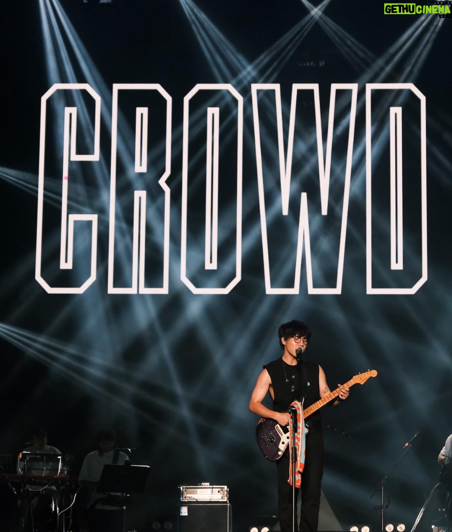 Crowd Lu - 13K Likes - 在回家的黃昏班機上,
看見七彩夕陽,
橘光從窗外丟進手上溫溫的,
同時看完了一本書但下次再跟你講感想,
感謝主辦的邀請以及此次同行的工作弟兄們,
謝謝新加坡,我們很快再見。
#oneloveasiafest