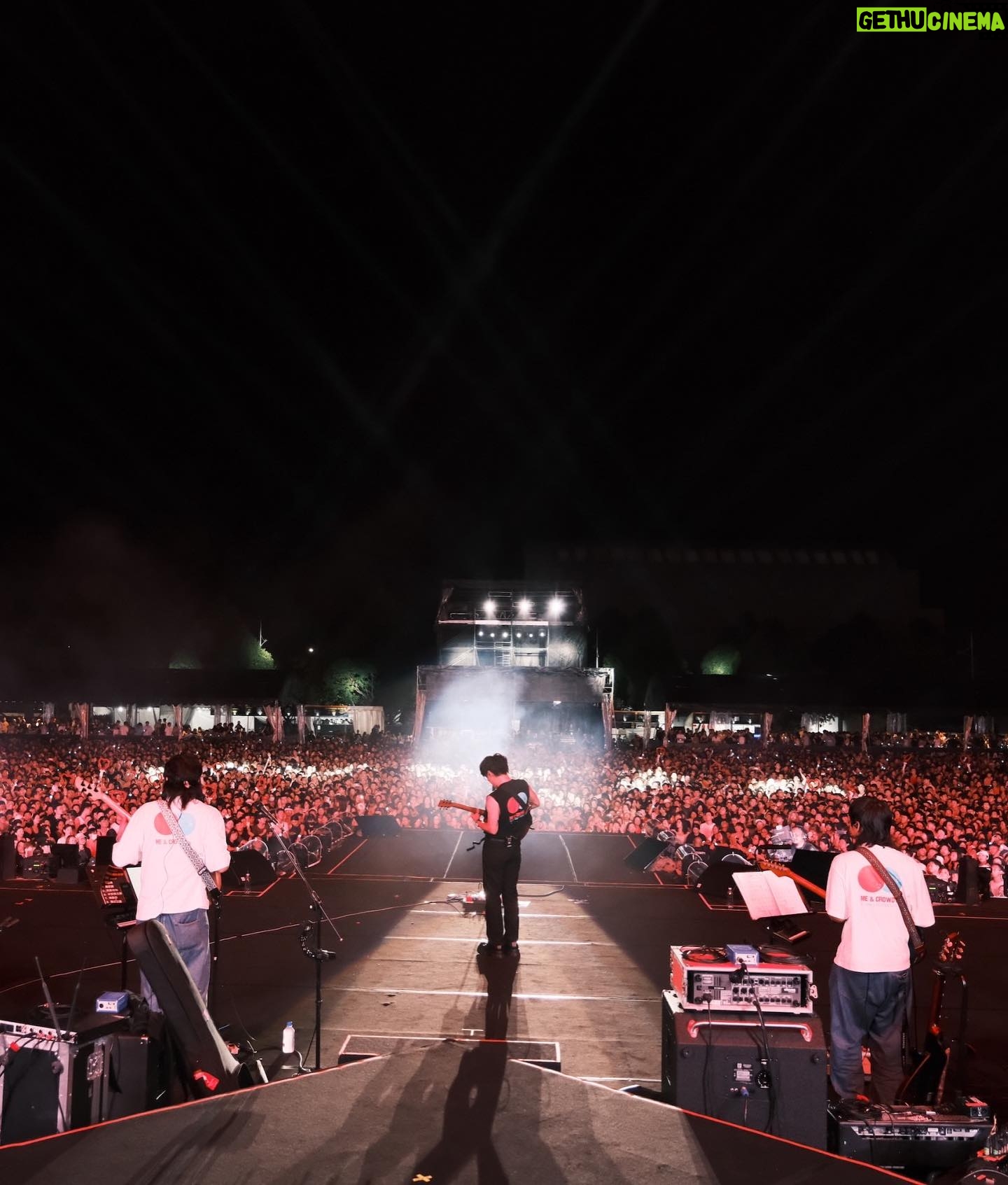 Crowd Lu - 13K Likes - 在回家的黃昏班機上,
看見七彩夕陽,
橘光從窗外丟進手上溫溫的,
同時看完了一本書但下次再跟你講感想,
感謝主辦的邀請以及此次同行的工作弟兄們,
謝謝新加坡,我們很快再見。
#oneloveasiafest